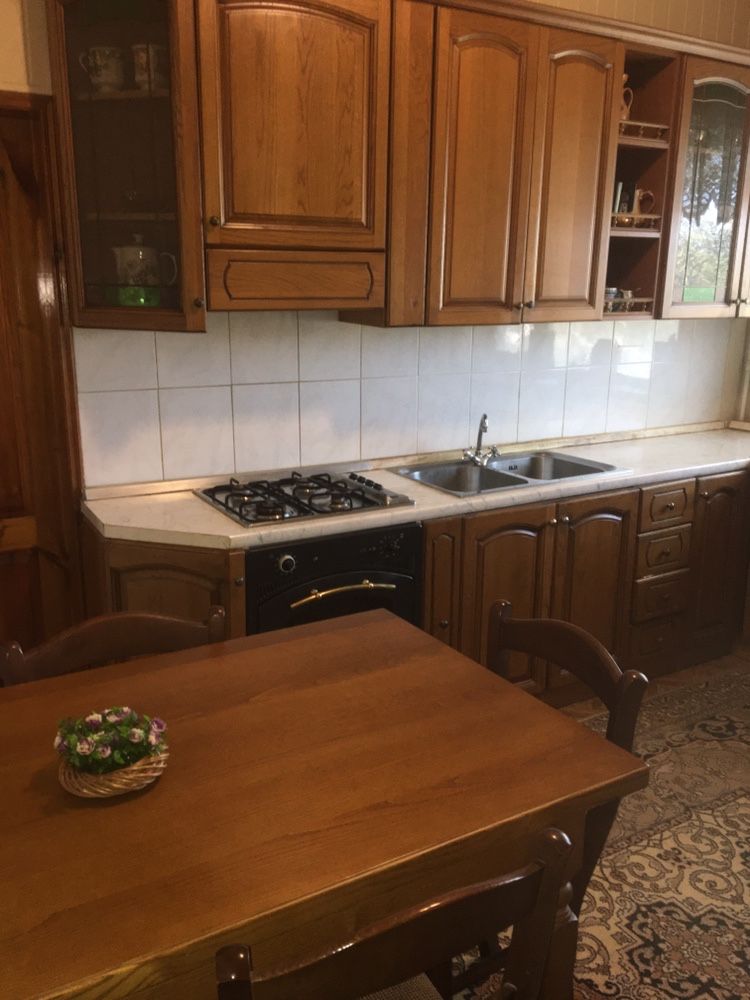 Продам стол и шесть стульев (Италия, Дуб.)