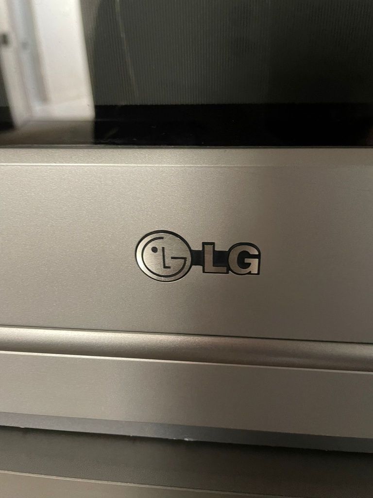 Televisão LG RE-28FZ30RW + Móvel