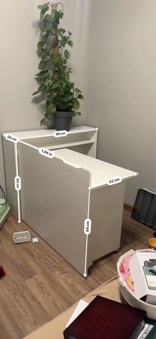 Białe biurko skladane