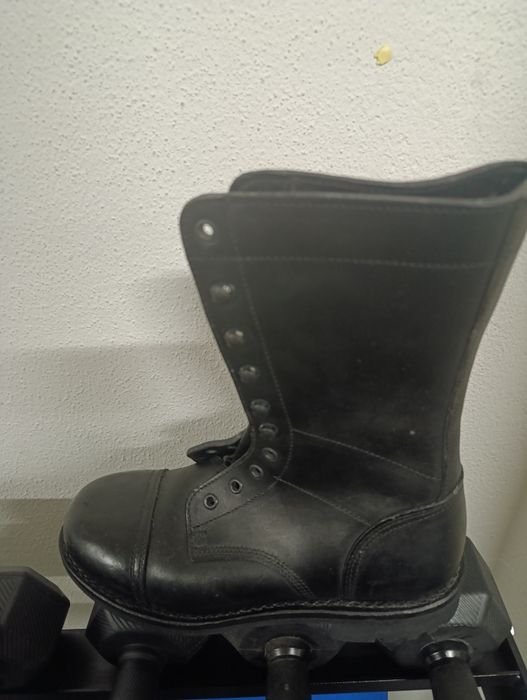 Botas militares com protetores