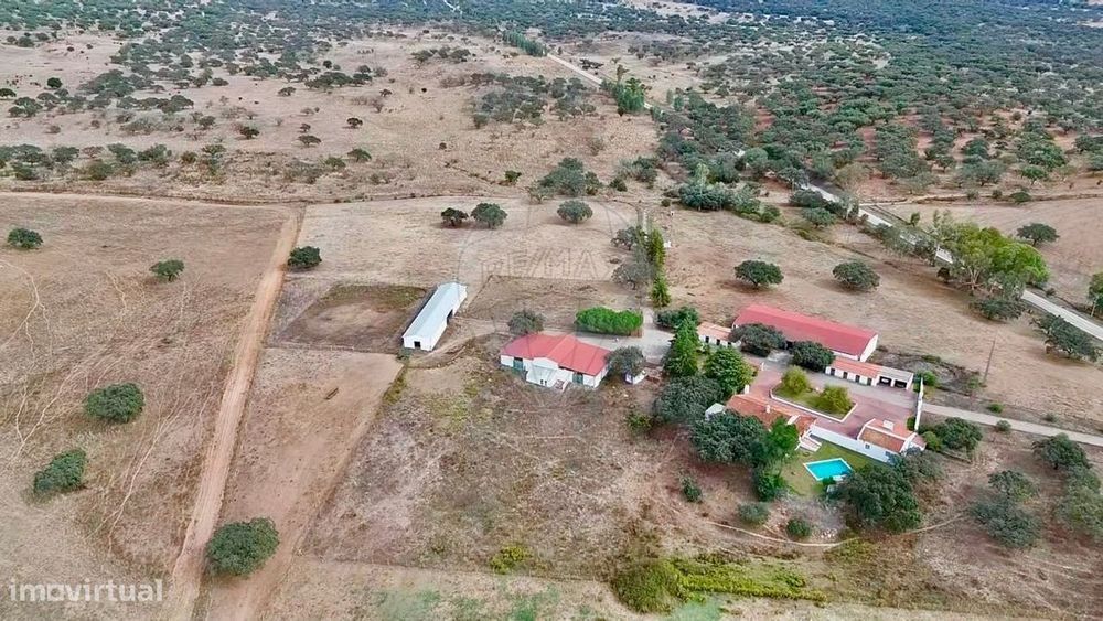 Moradia T4 para venda