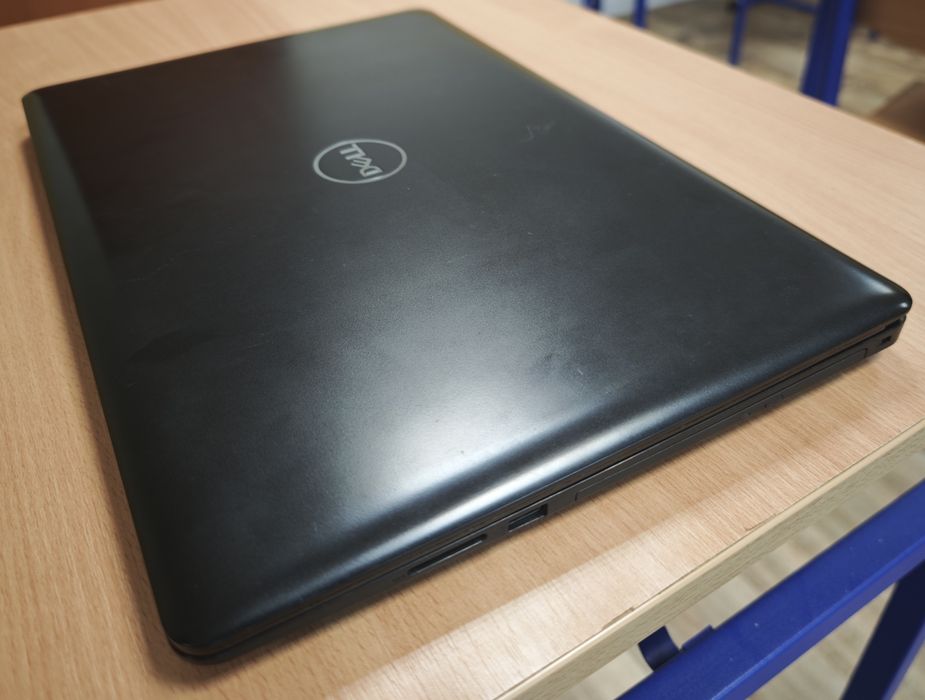 Dell 17: Intel i5 8gen 4c/8t, 16GB RAM, SSD+HDD 1,75TB, Win11,  Office