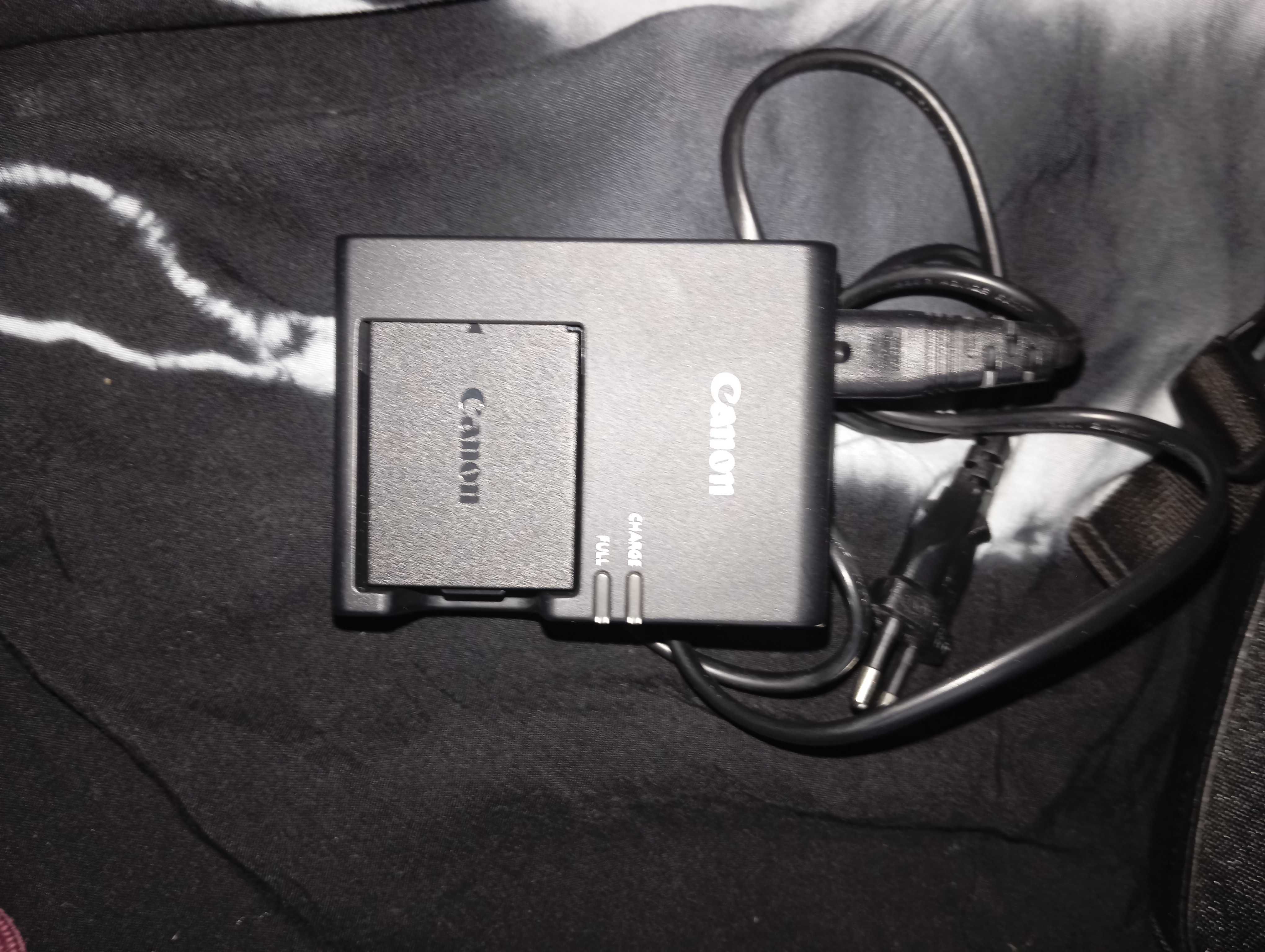 Máquina fotográfica Canon EOS 2000S