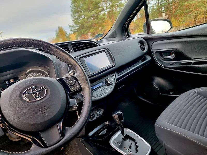 Toyota Yaris Salon PL Automat I wł niski przebieg