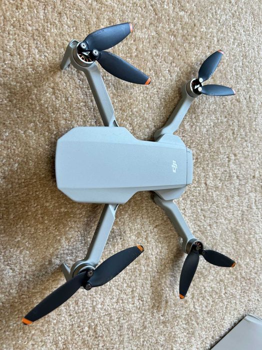 Дрон DJI Mini SE - Батеря заряд не берет