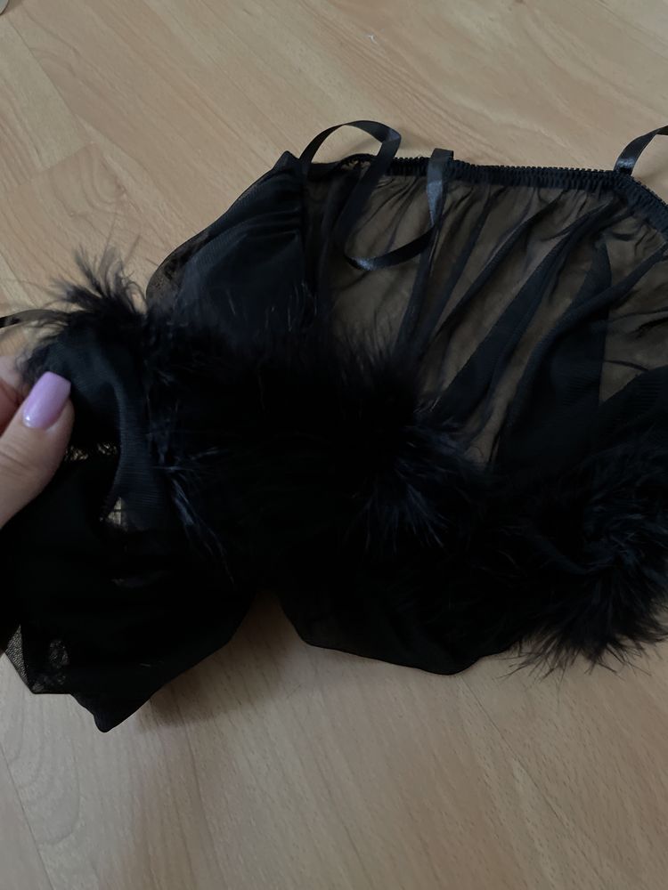 Komplet bielizny top + stringi z futerkiem