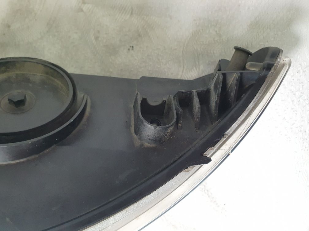 Lampa prawa przednia Ford Mondeo mk4 IV Europa reflektor przód