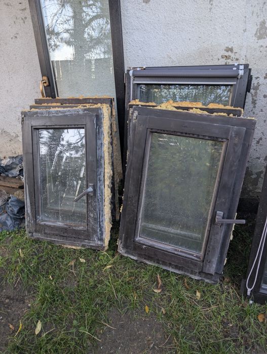 Okno brązowe jednoskrzydlowe