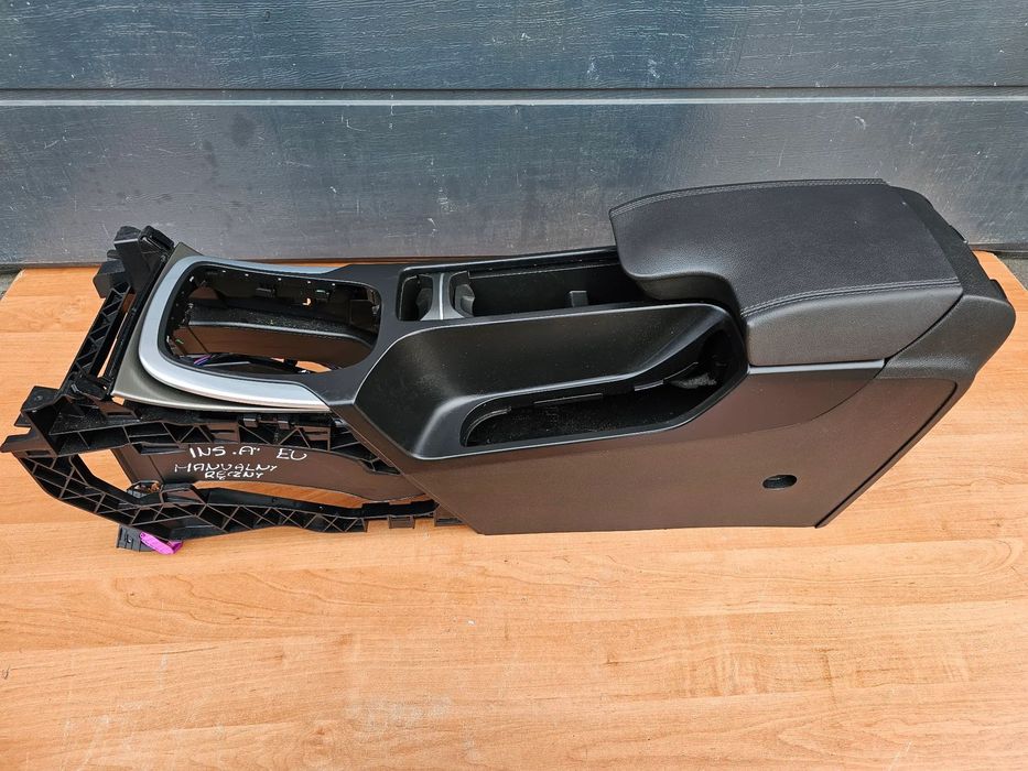 PODŁOKIETNIK SKÓRZANY TUNEL ŚRODKOWY RĘCZNY MANUALNY SCHOWEK OPEL INSIGNIA A EUROPA CZARNY