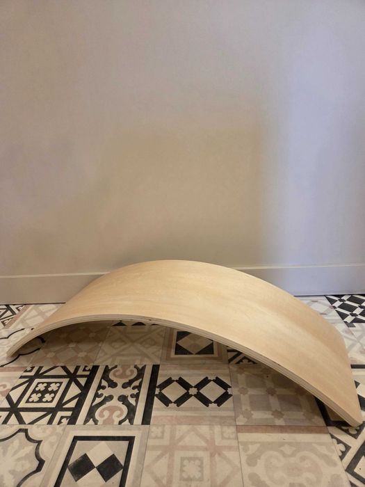 Zabawka sensoryczna. Drewniana deska balansowa.