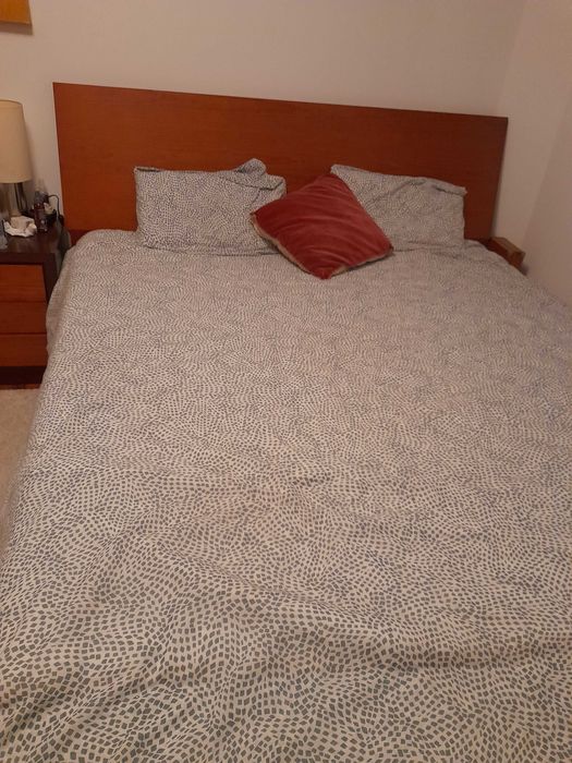 cama de mogno, 180cm/200cm,muito bom estado, estrado, colchão de marca