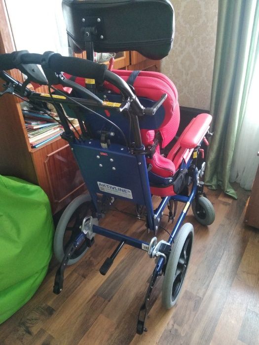 Крісло для дітей з обмеженими можливостями.