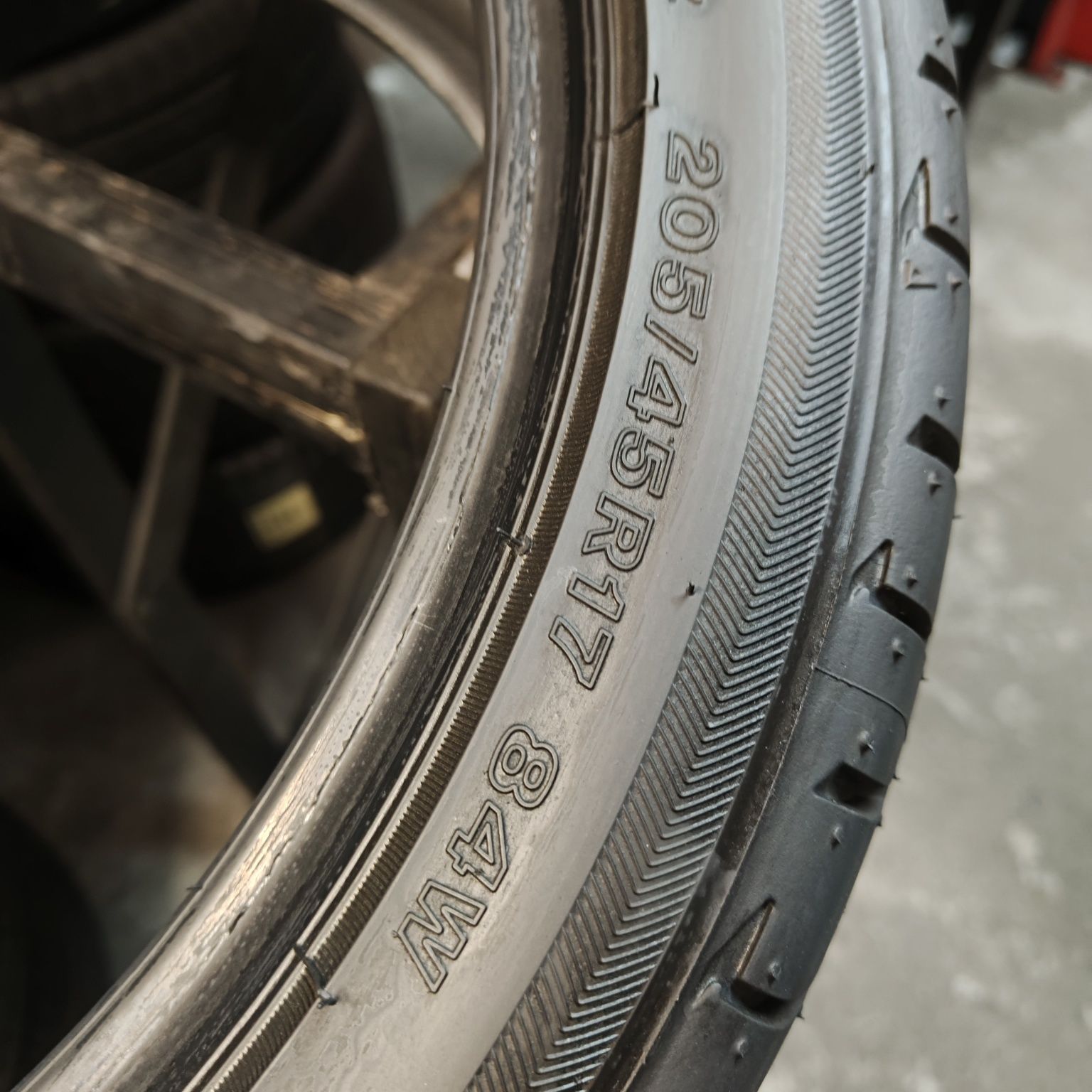 205/45/17 Sprzedam komplet opon letnich Bridgestone