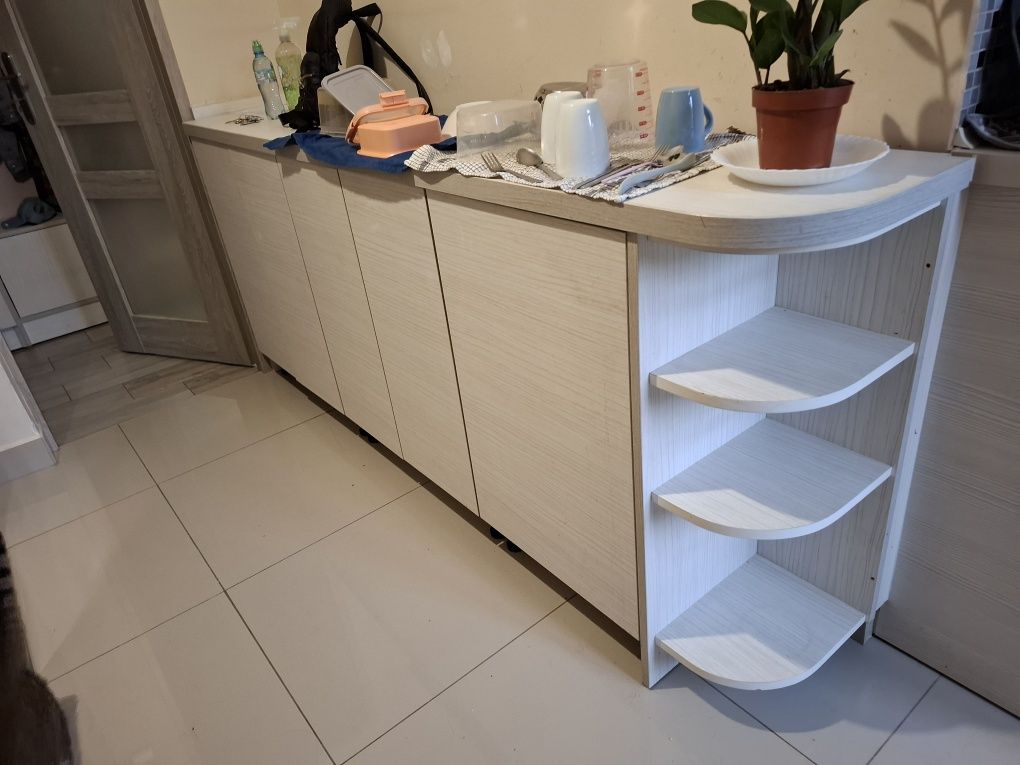 Szafka kuchenna- robiona przez stolarza, rozkręcona do transportu