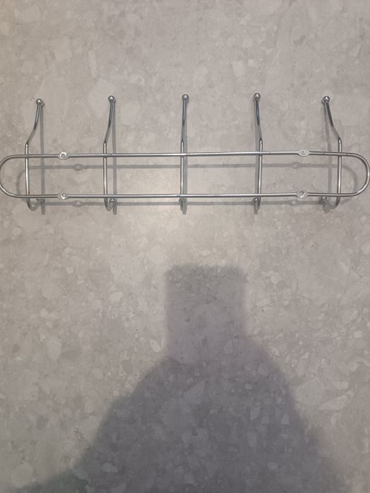 Вешалка металлическая,цена 100 грн!