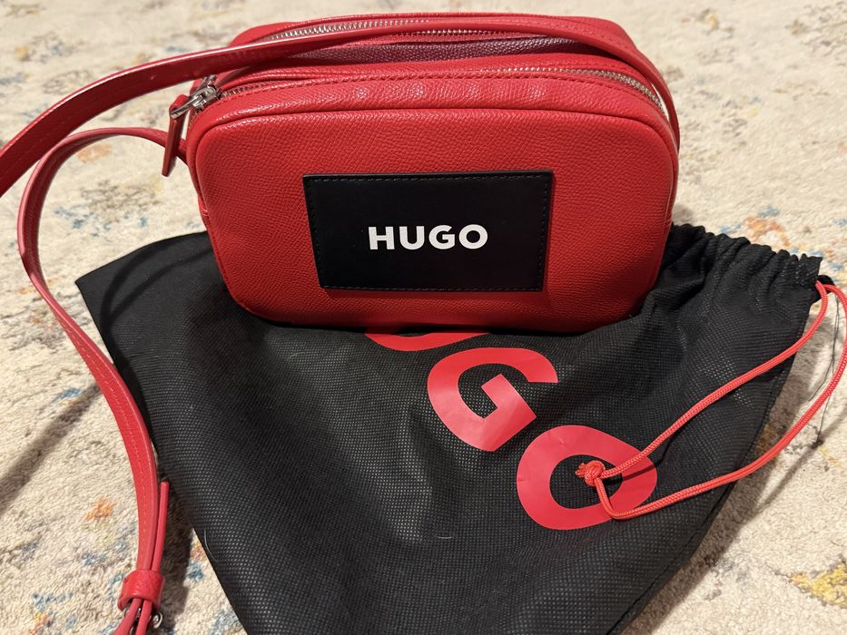 Сумка HUGO червоного кольору. Оригінал.