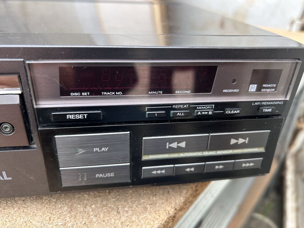 Перший програвач Sony CDP-101 на CD