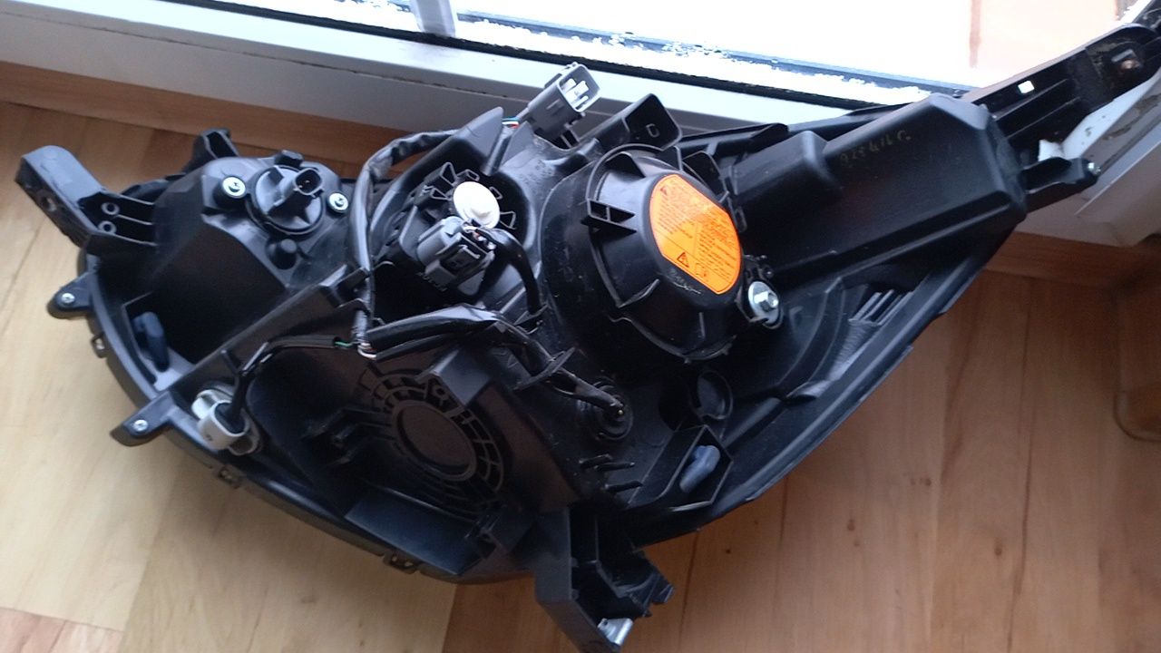 Lampa przednia Mitsubishi Space Star II soczewka