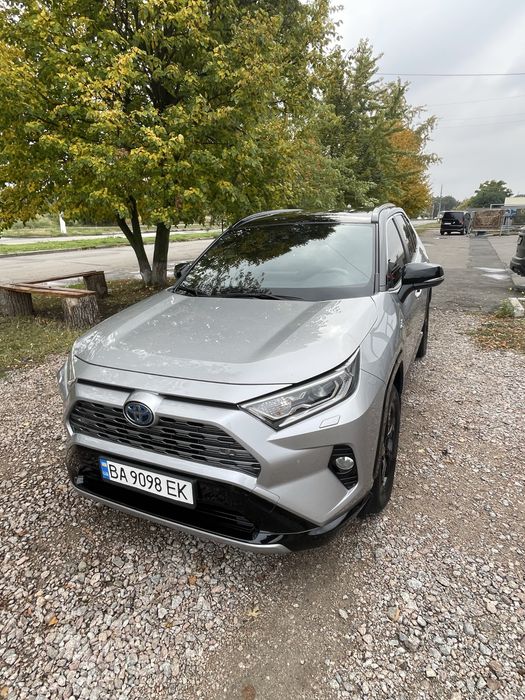Продам офіційну Toyota RAV4 Hybrid 2021 р.