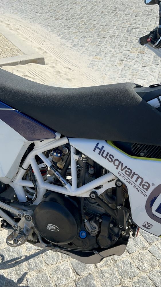 Husqvarna 701 Enduro Rally 2015 – Akrapovic + Nomad Tower + Extras