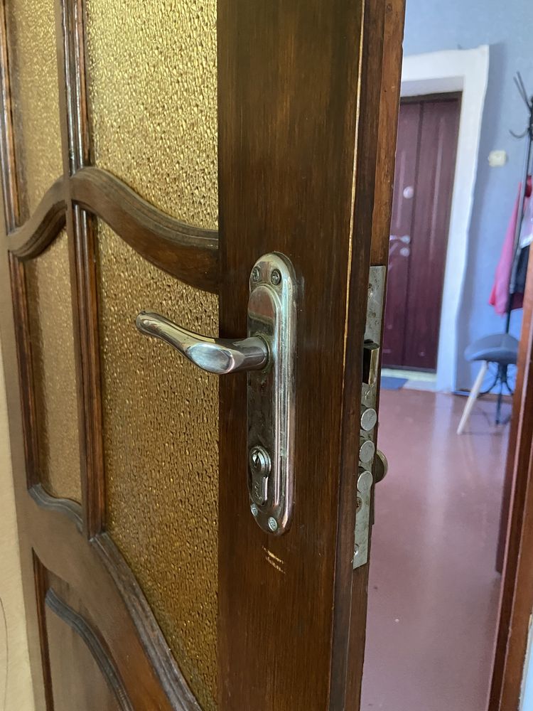 двері міжкімнатні деревʼяні з коробкою