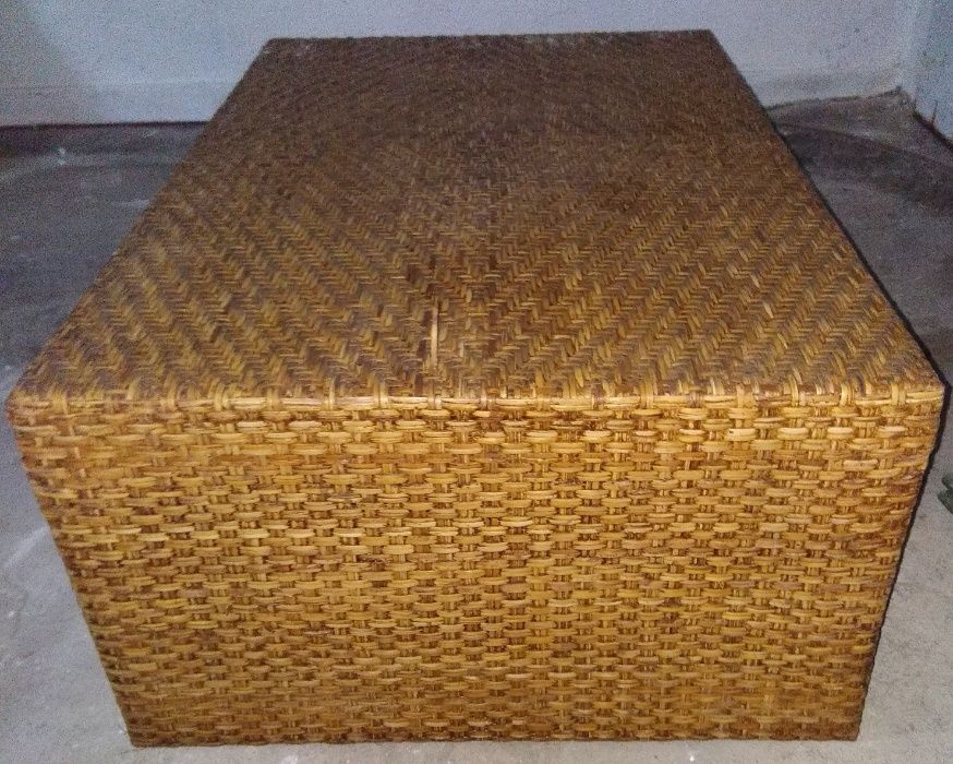 Mesa de apoio em rattan / palhinha