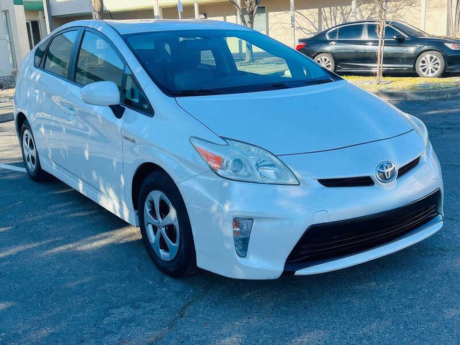 Toyota Prius Four      2014