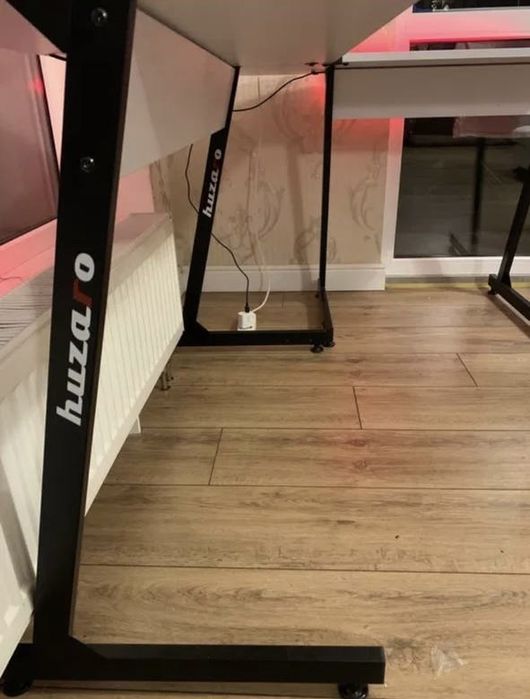 Компьютерный стол Huzaro