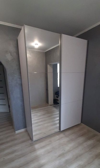 Шафа купе біла з дзеркалом