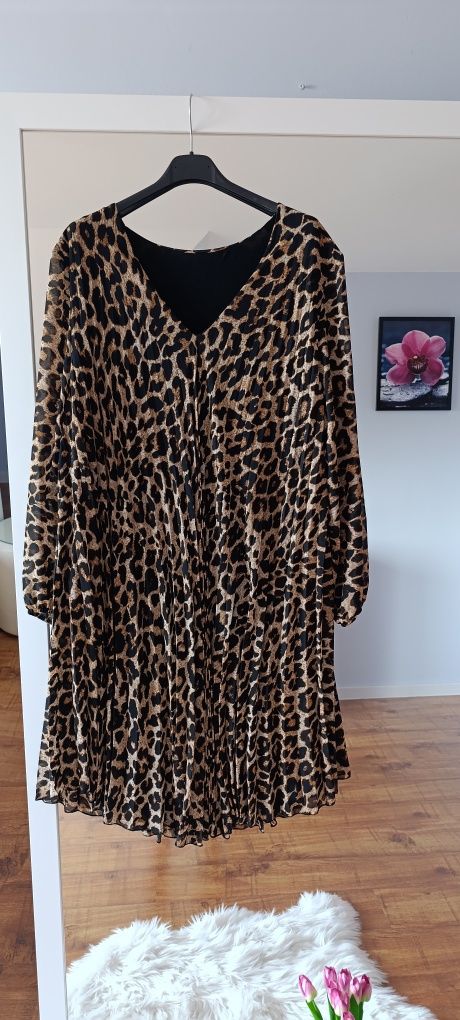 Plisowana sukienka w panterkę Plus Size 3XL,4XL