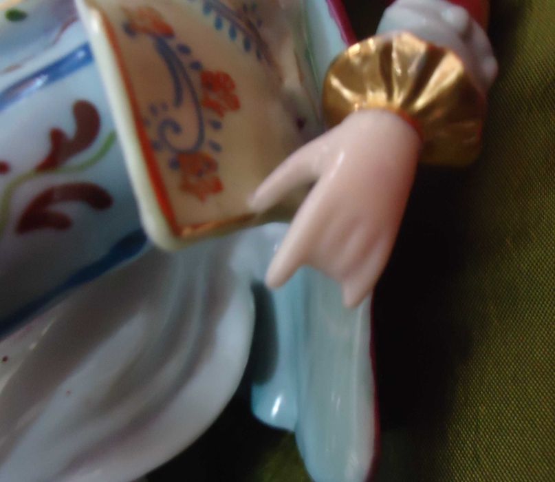 Estatueta em Porcelana