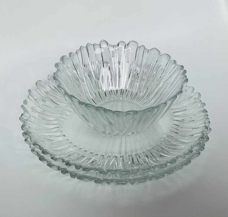 Тарілки та салатник в чудовому стані