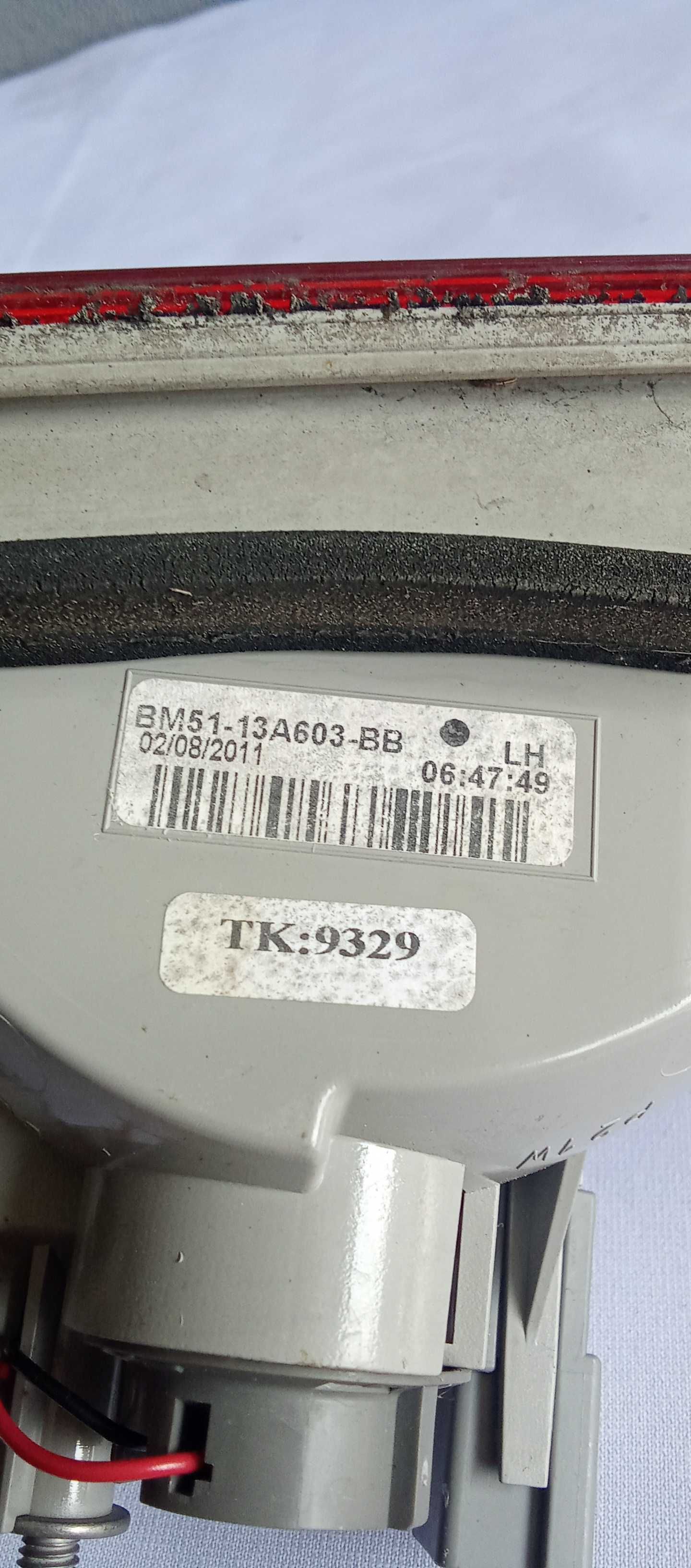 Lampa tył tylnia lewa Ford Focus MK3 kombi w klapę lampa tył