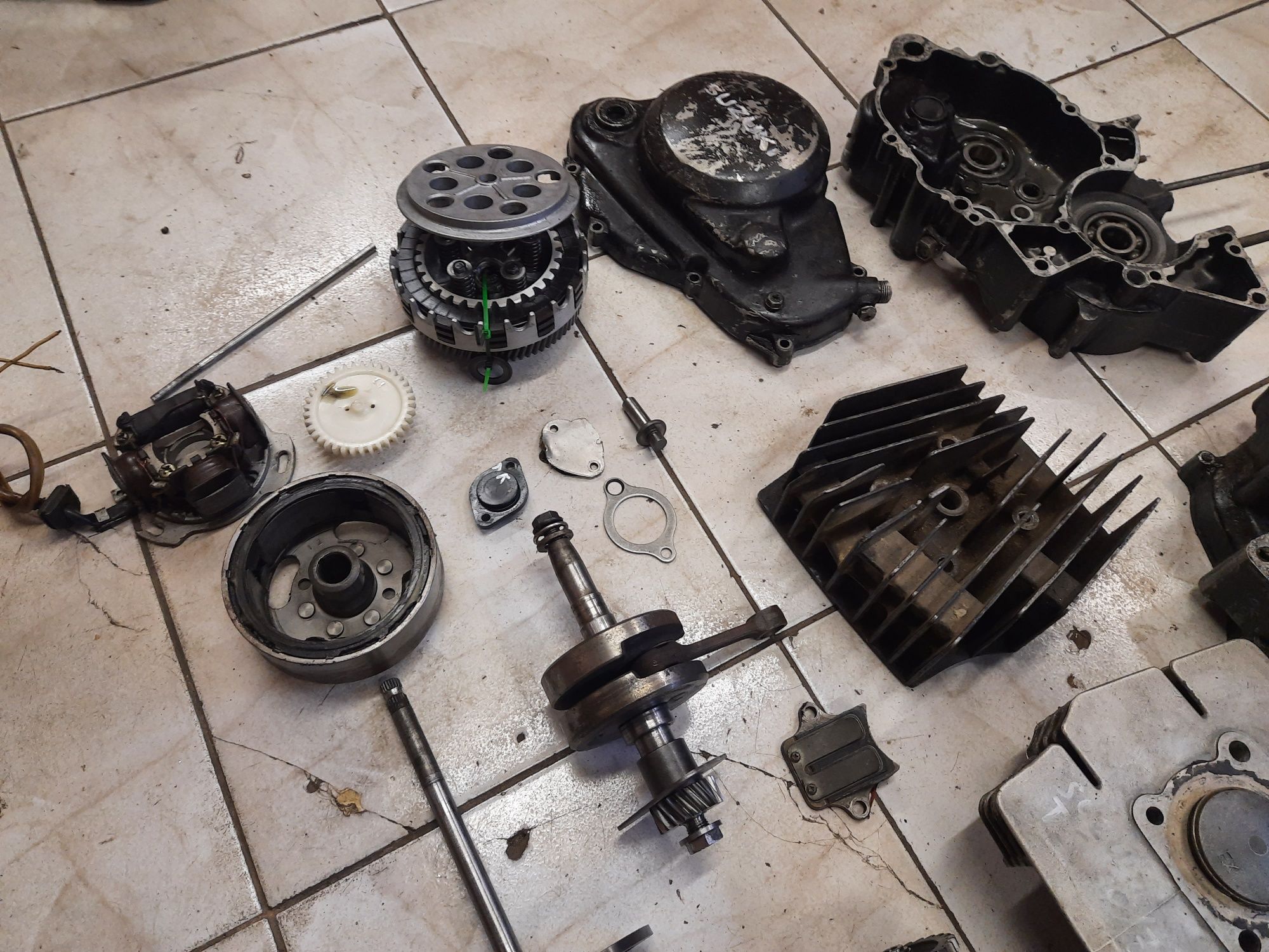 Suzuki TS 50 części cylinder głowica skrzynia wał kopka lusterko