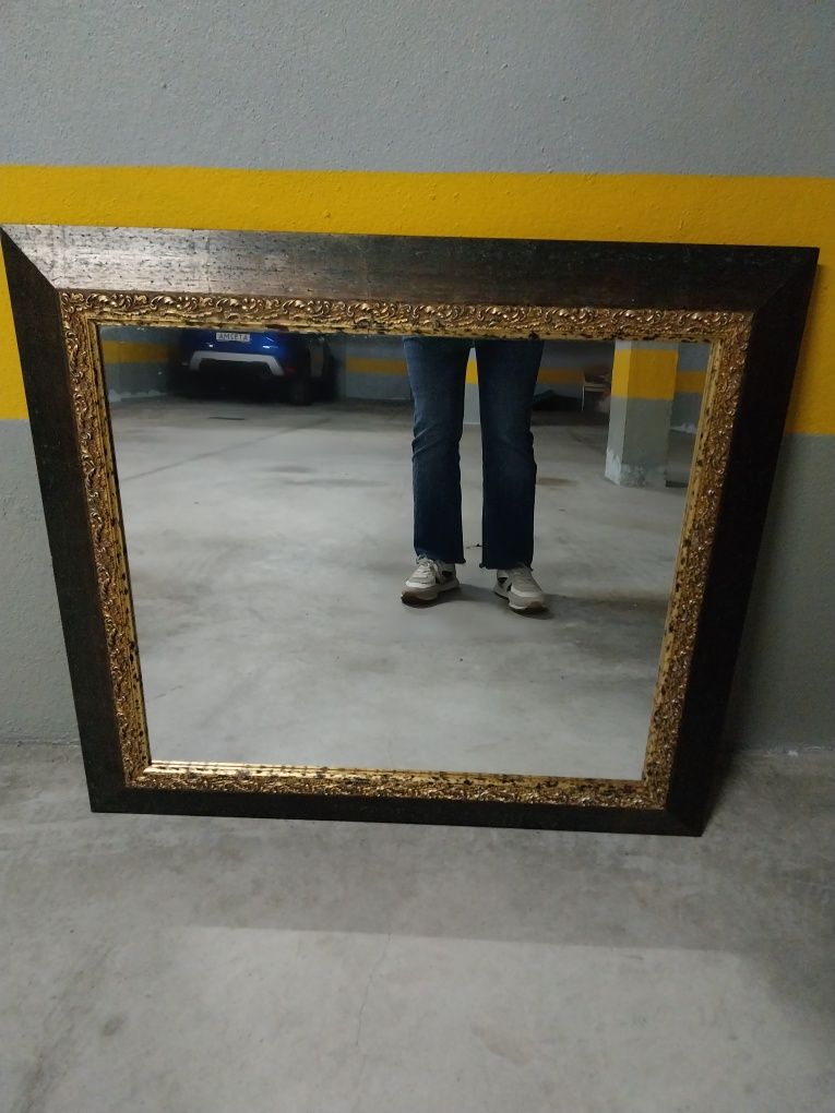 Espelho de parede com moldura