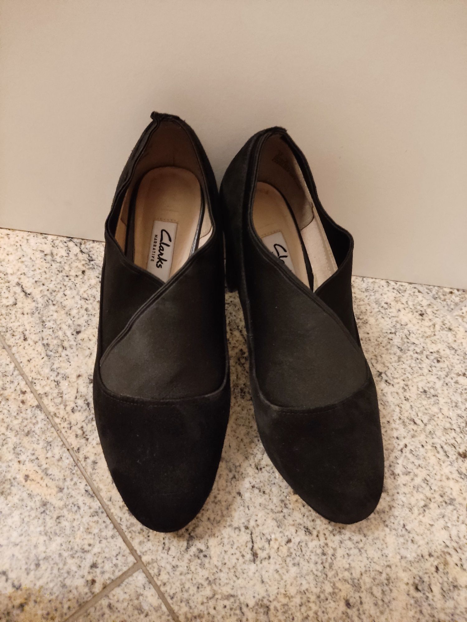 Buty przejściowe zamszowe czarne Clarks 36 wysokie platforma