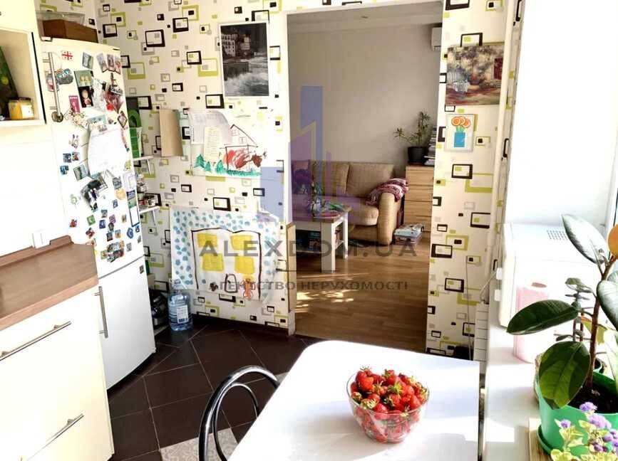 Продається 2к кв вул. Празька, буд. 8, Чернігівська, Дарницька площа.