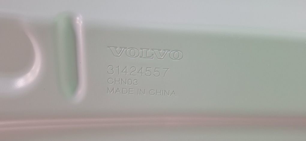 Maska Volvo XC60 II 2 kod koloru 614