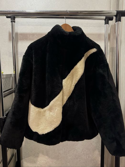 Шуба от Nike (Куртка женская Nike Sportswear Jacket Black)