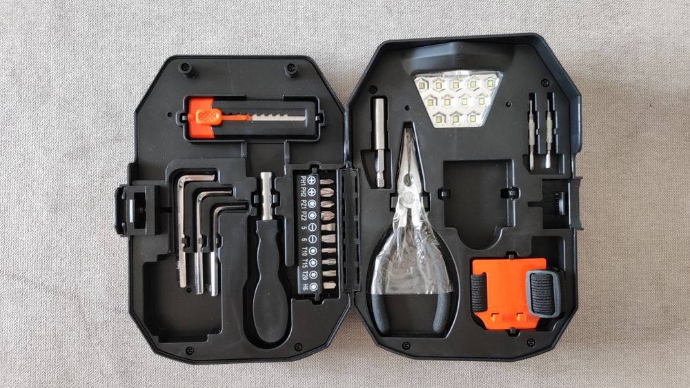 Samochodowy awaryjny zestaw narzędzi z czołówką