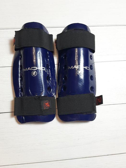 Продам шлем дві пари перчаток і захист