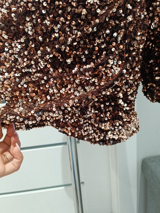 Cekinowa,elegancka sukienka o dużej objętości Nelly,rozmiar 36,impreza