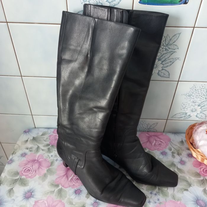 Продам женские зимние кожаные сапоги