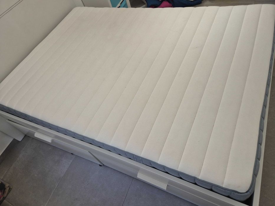 Vendo cama brimnes + colchão