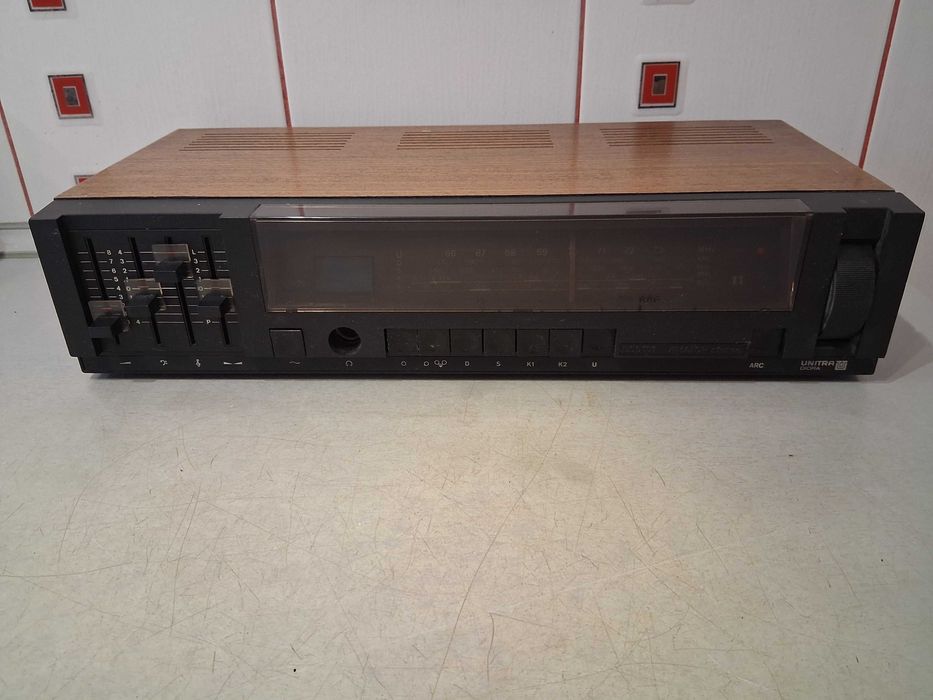 Kultowy odbiornik radiowy Amator.