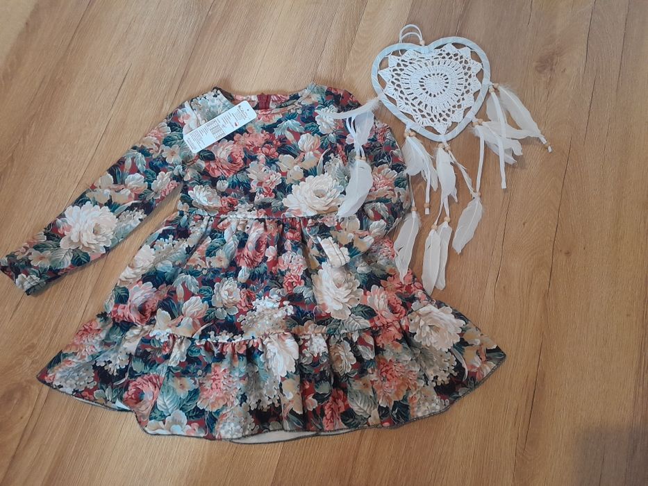 Sukienka w kwiatki kwiatuszki 110 dla dziewczynki nowa