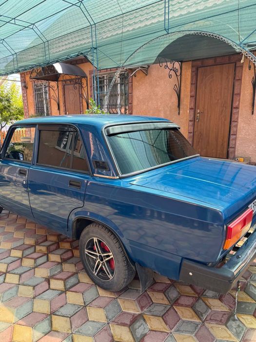 Автомобіль ВАЗ 2107