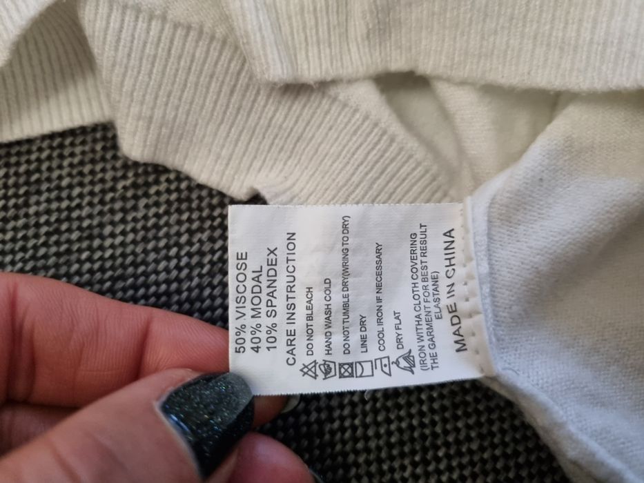 Bluzka biała ze zdobieniami