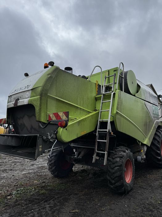 Claas Tucano 320 комбайн