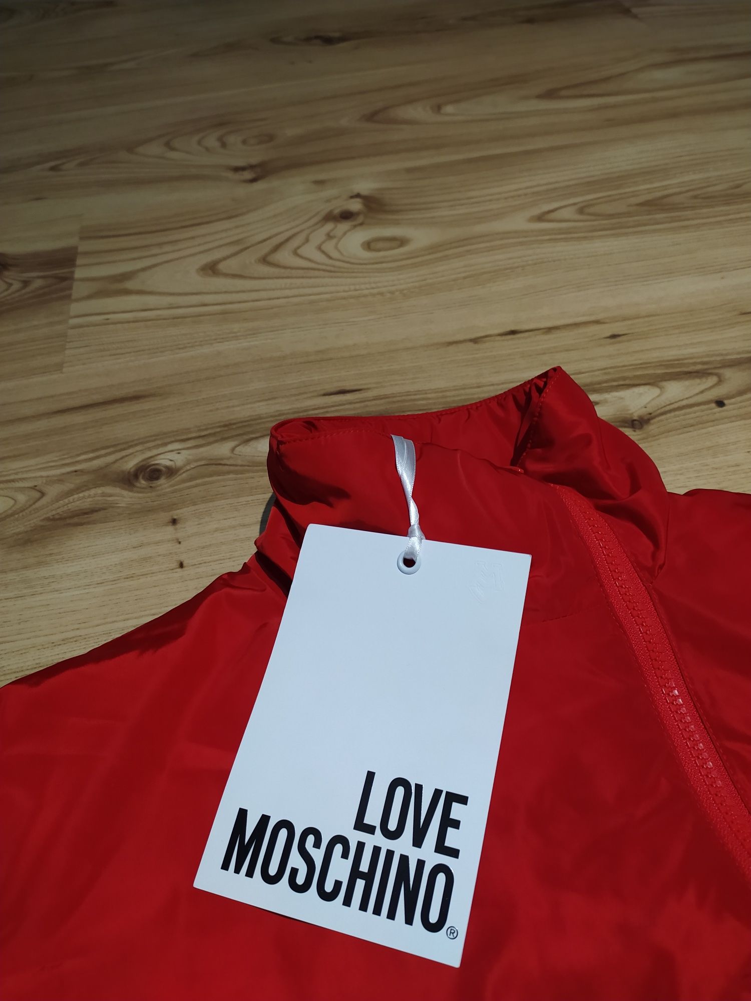 Nowy Czerwony Damski Płaszcz Trencz Love Moschino